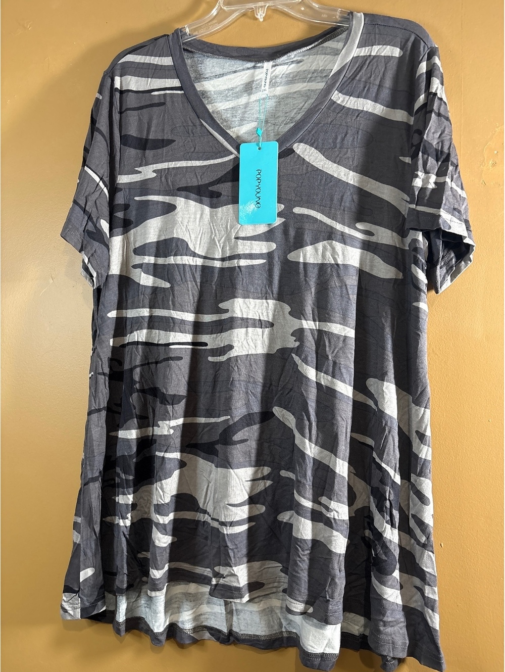 HC1211 Popyoung Women's Plus Size 2XL V-Neck Camouflage T-Shirt